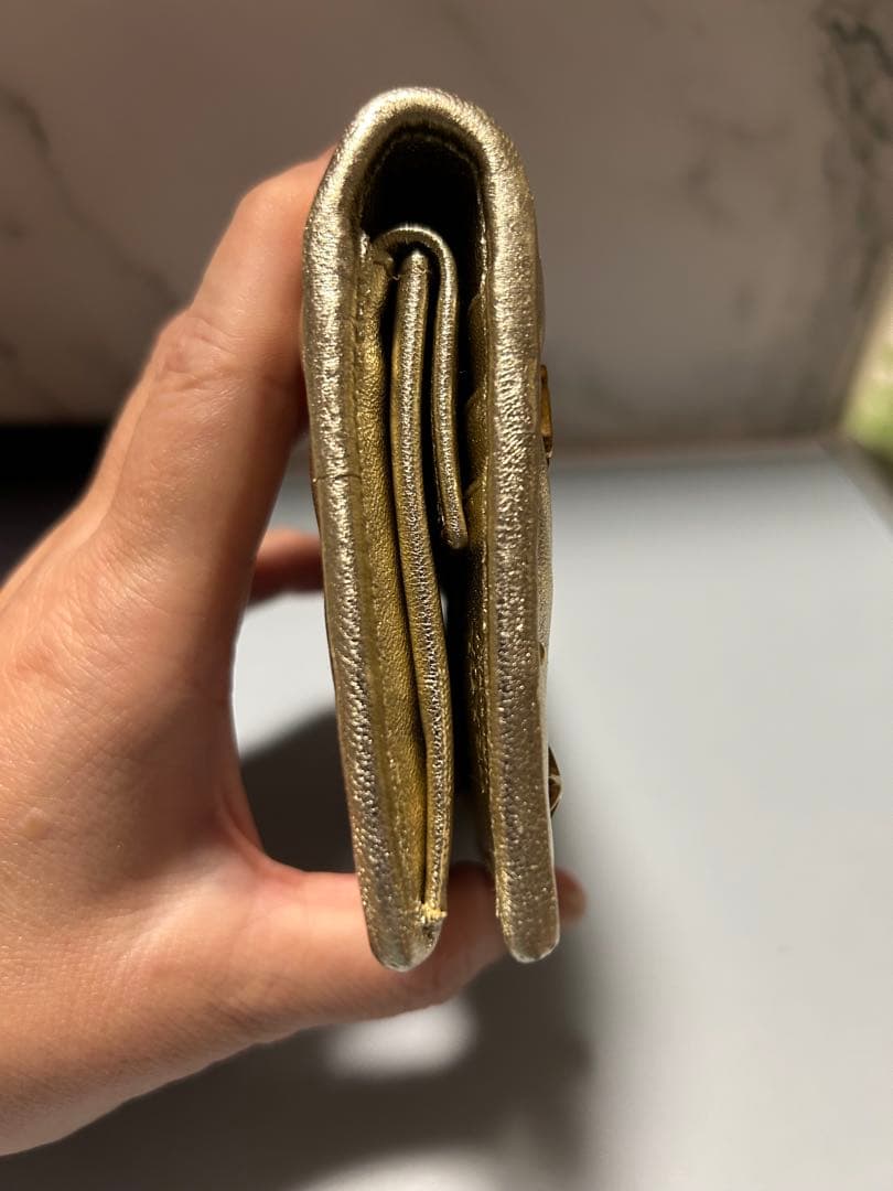 プラダ二つ折り財布