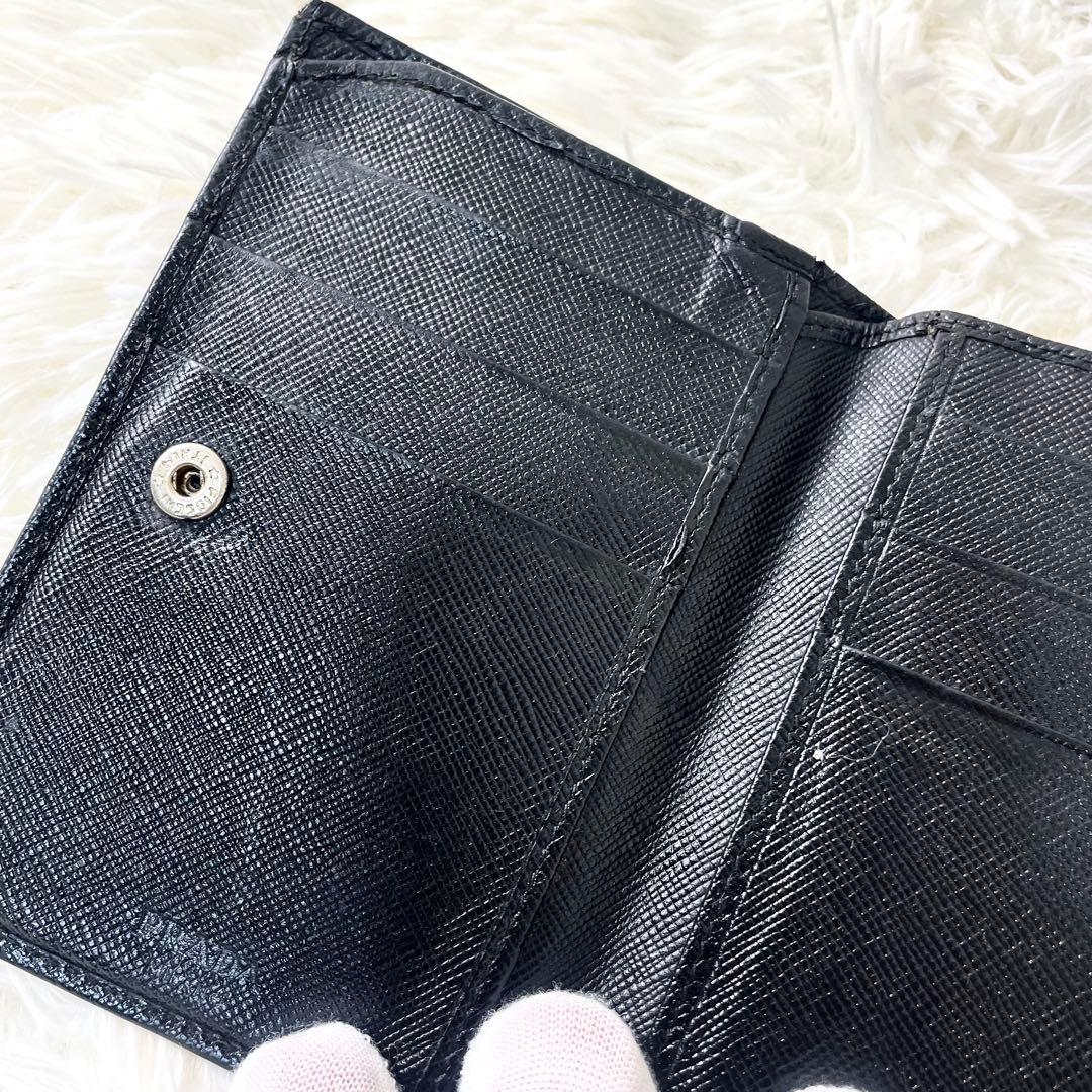 プラダ　PRADA 二つ折り財布　レザー　サフィアーノ　ブラック　黒