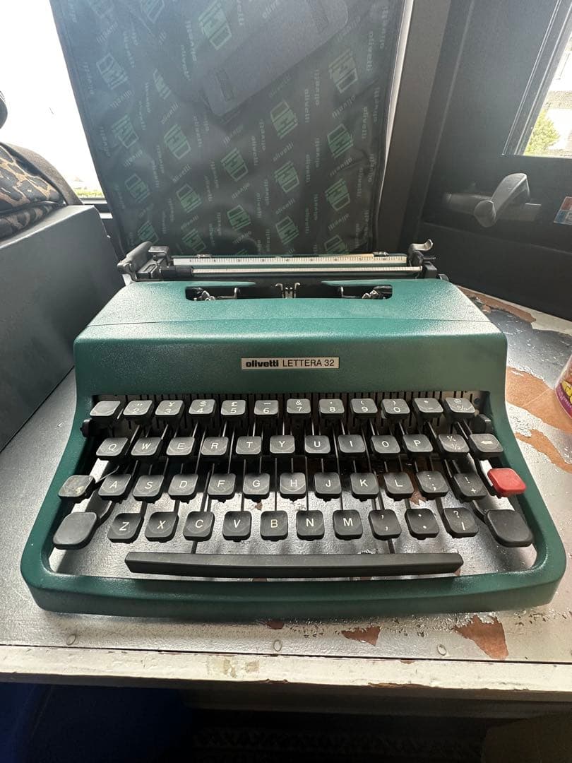 Olivetti Lettera 32 緑色 タイプライター