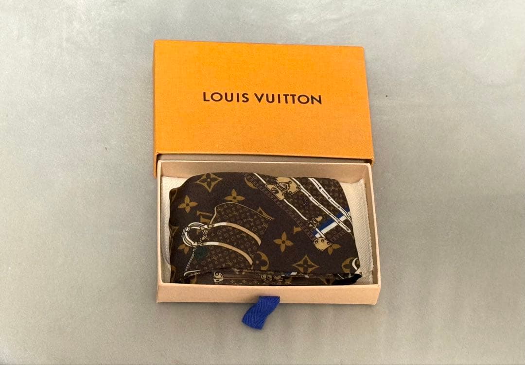 LOUIS VUITTON ルイヴィトン モノグラム　スカーフ