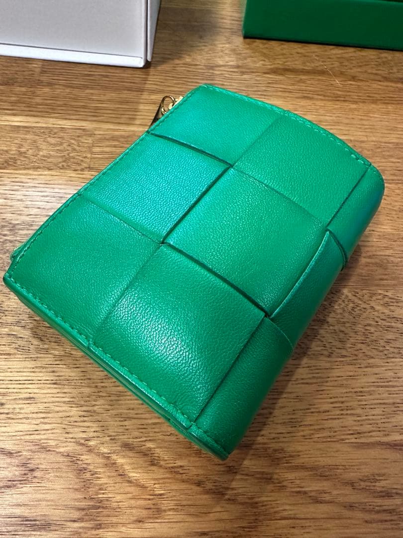 ボッテガヴェネタ カセット　コンパクトウォレット　二つ折り　箱あり