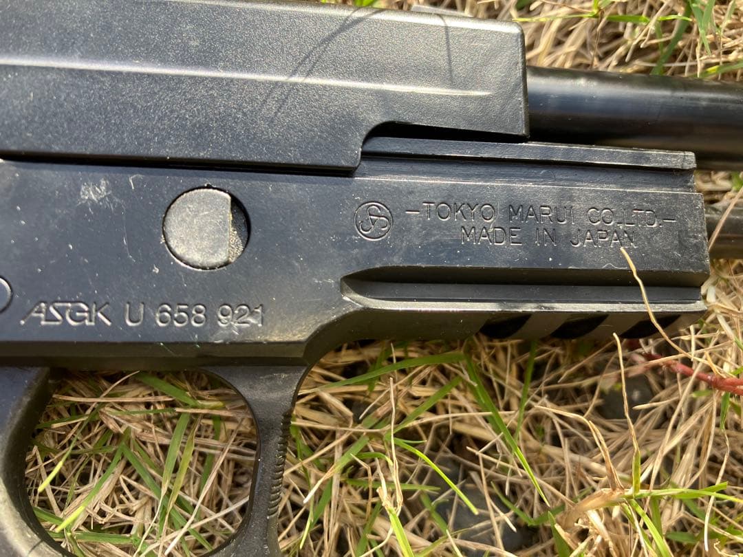 東京マルイ製ガスブローバックハンドガン　P226 中古　マガジン3本