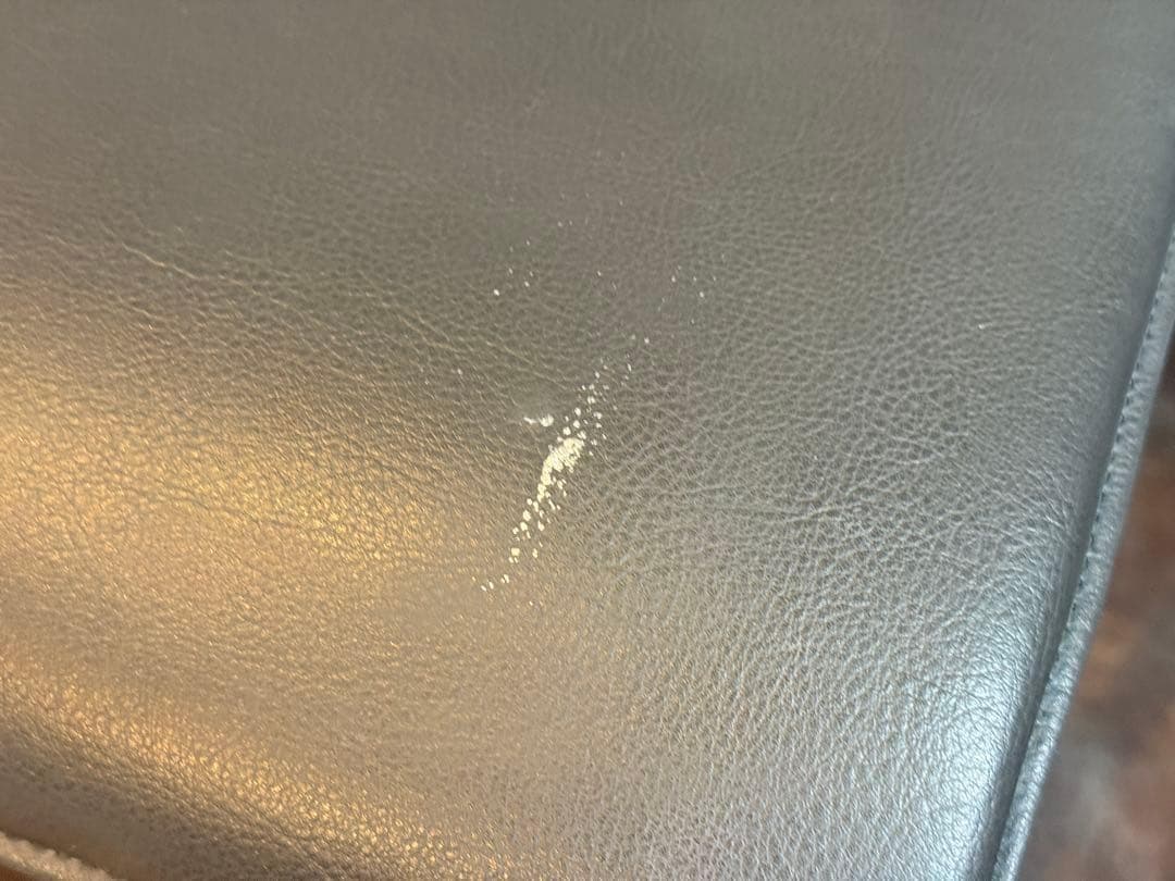 ①リーンロゼ　ligne roset ブラック　レザーチェア　2脚セット　YZ