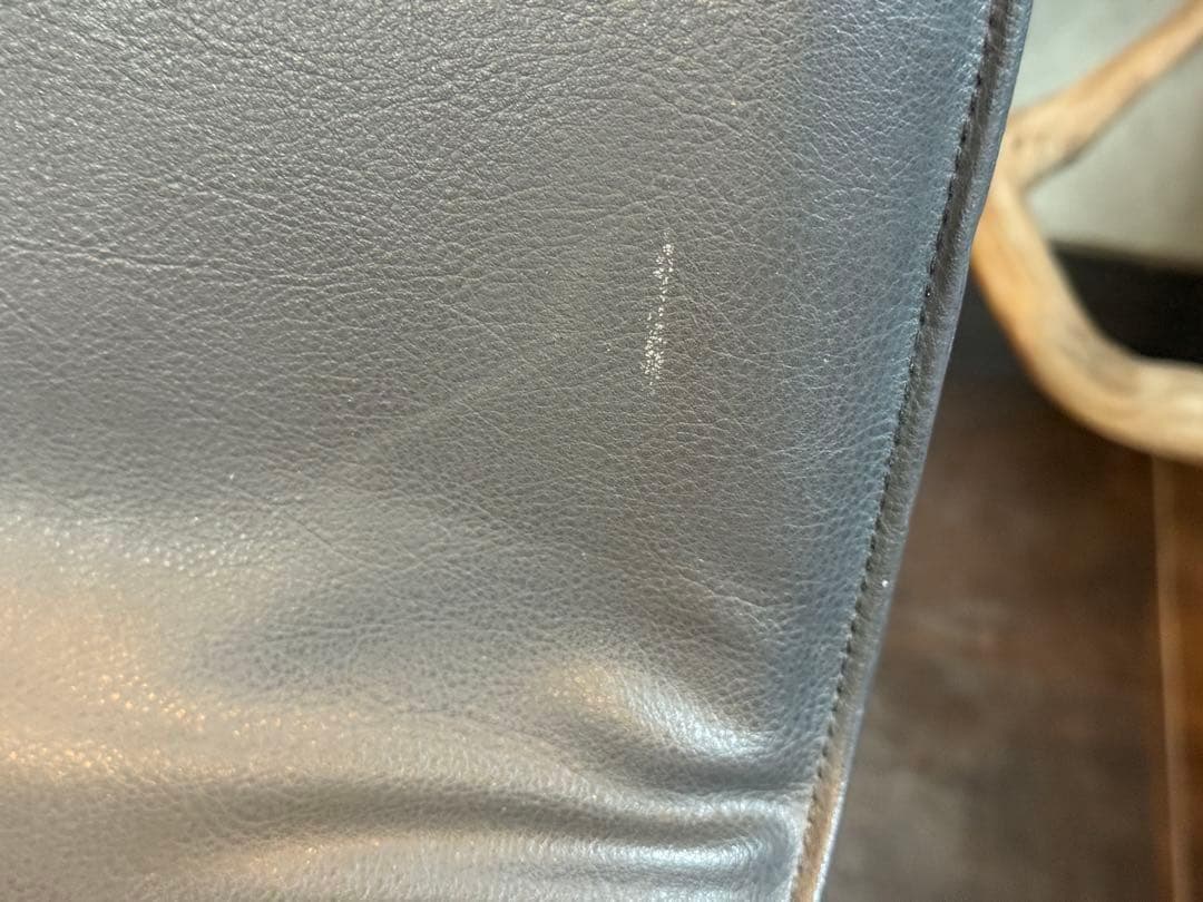 ①リーンロゼ　ligne roset ブラック　レザーチェア　2脚セット　YZ