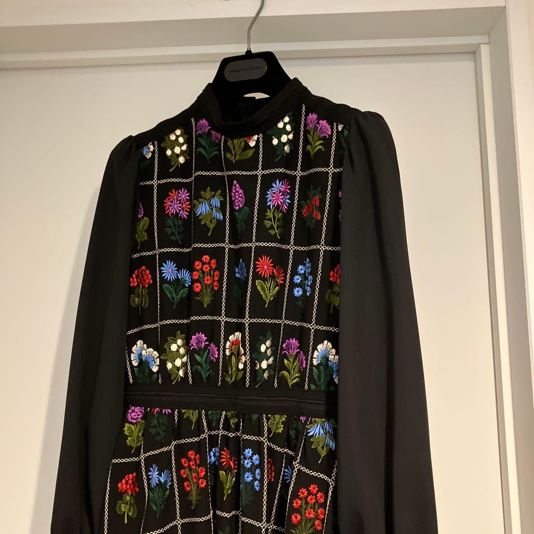 ユーザー）ロキト　花柄刺繍のロングドレス　人気の型です