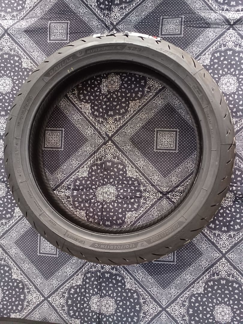 バトラックスハイパースポーツS23 120/70ZR17 180/55ZR17