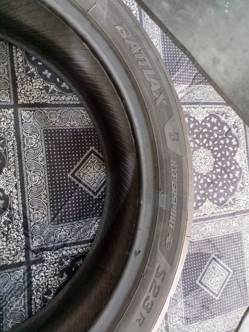 バトラックスハイパースポーツS23 120/70ZR17 180/55ZR17