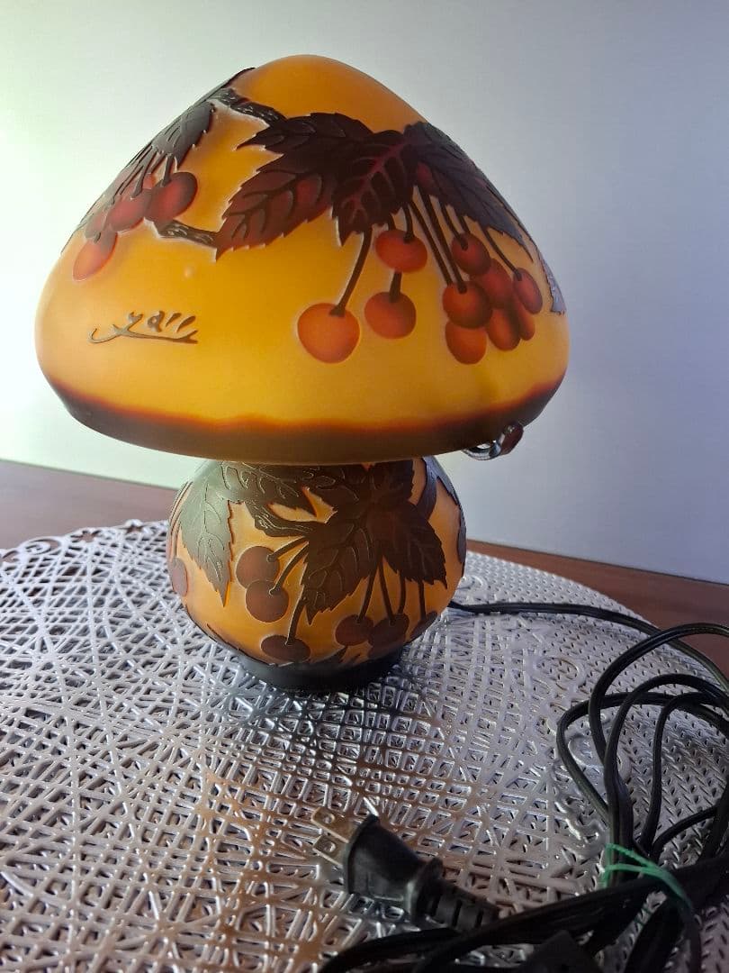 限定セール‼️アンティークガレ風キノコ型　テーブルランプ　被せガラス　サクランボ