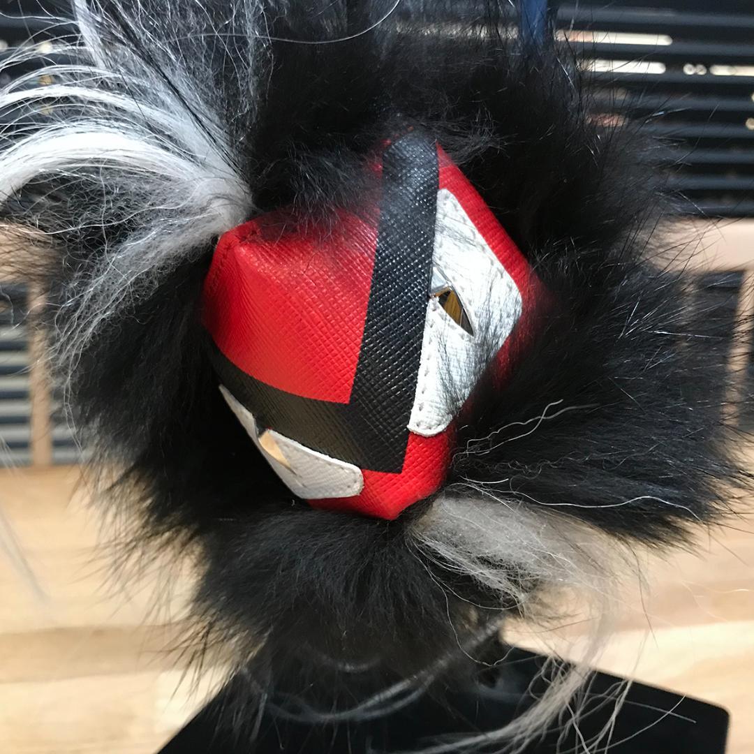 超美品 フェンディ モンスター バッグバグズ バッグチャーム ファー 黒色