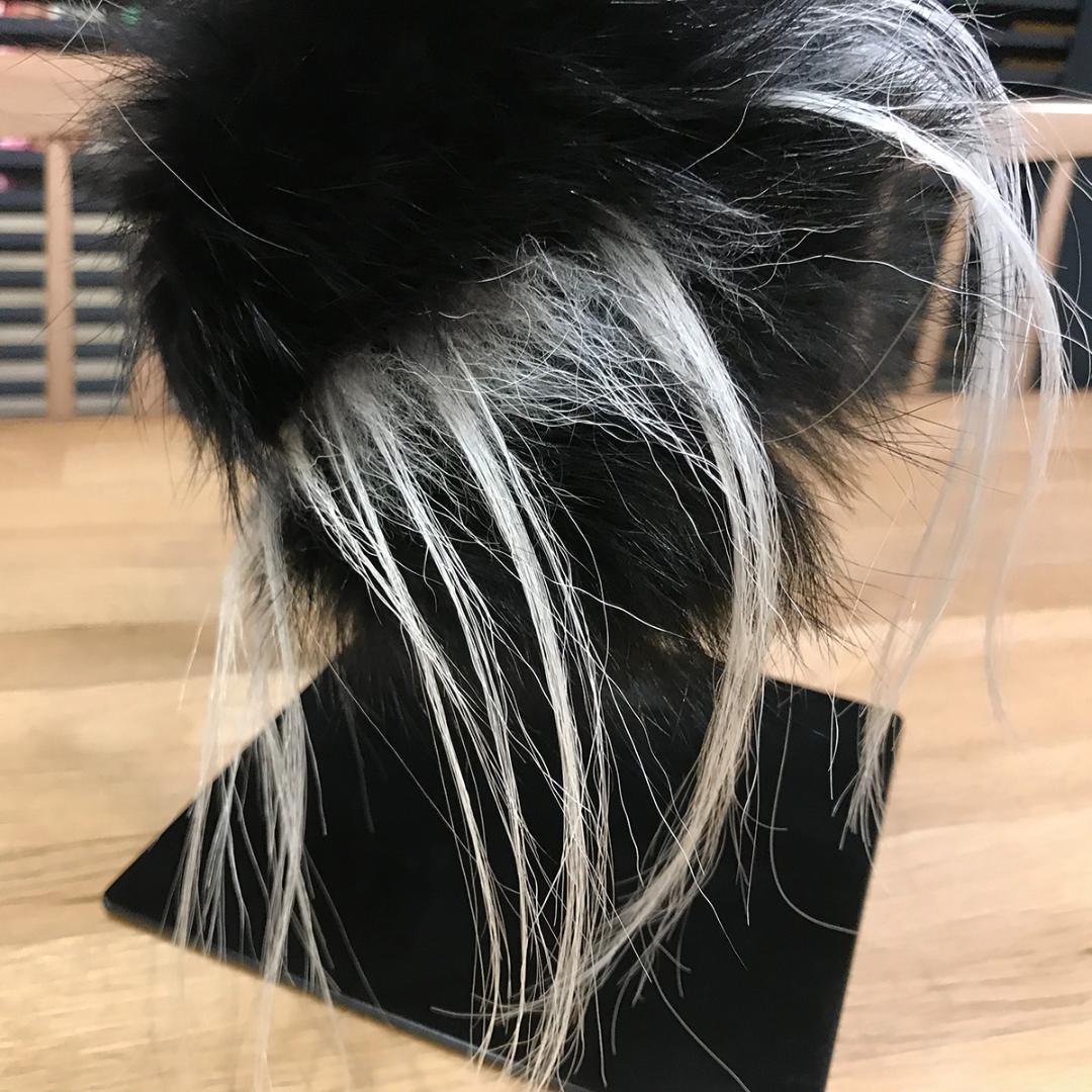 超美品 フェンディ モンスター バッグバグズ バッグチャーム ファー 黒色