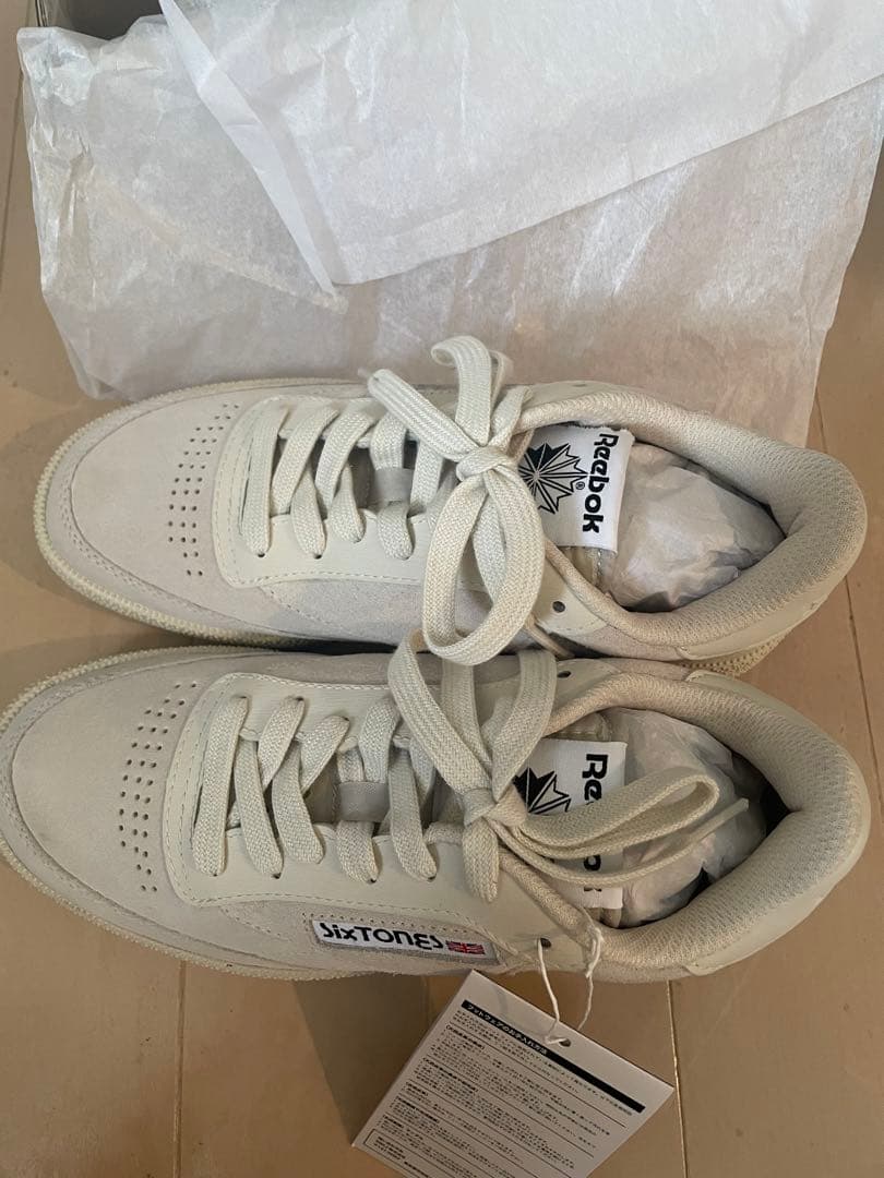 【SixTONES ×リーボック】22.5cm コラボスニーカー　オフホワイト