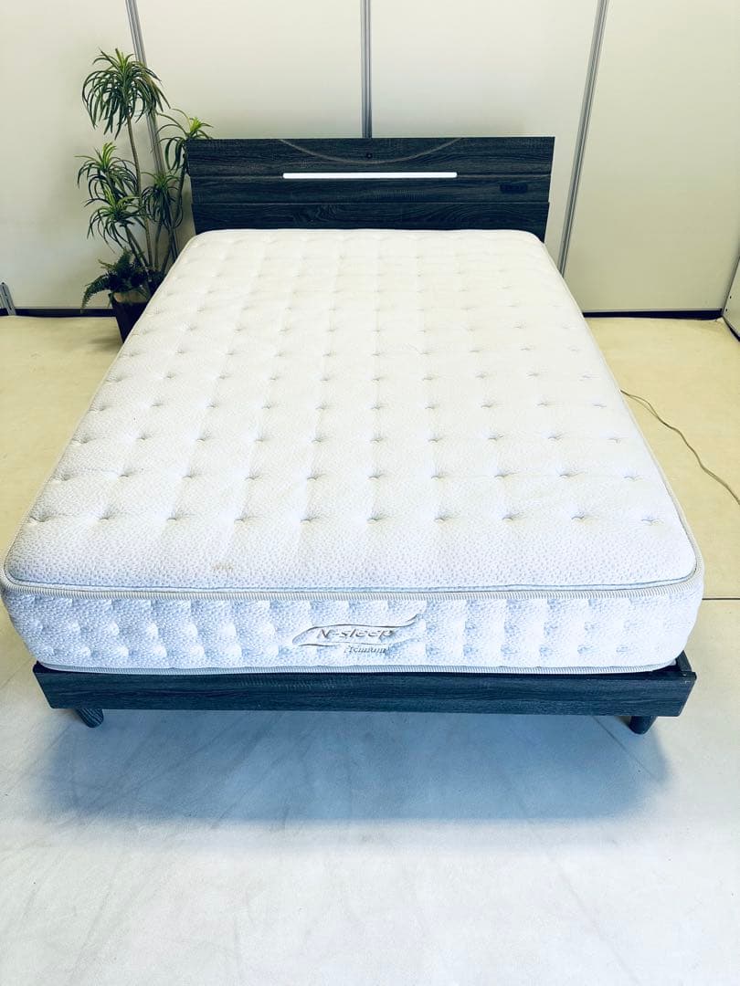 ダブルベッドマットレスフレーム LEDライト付き