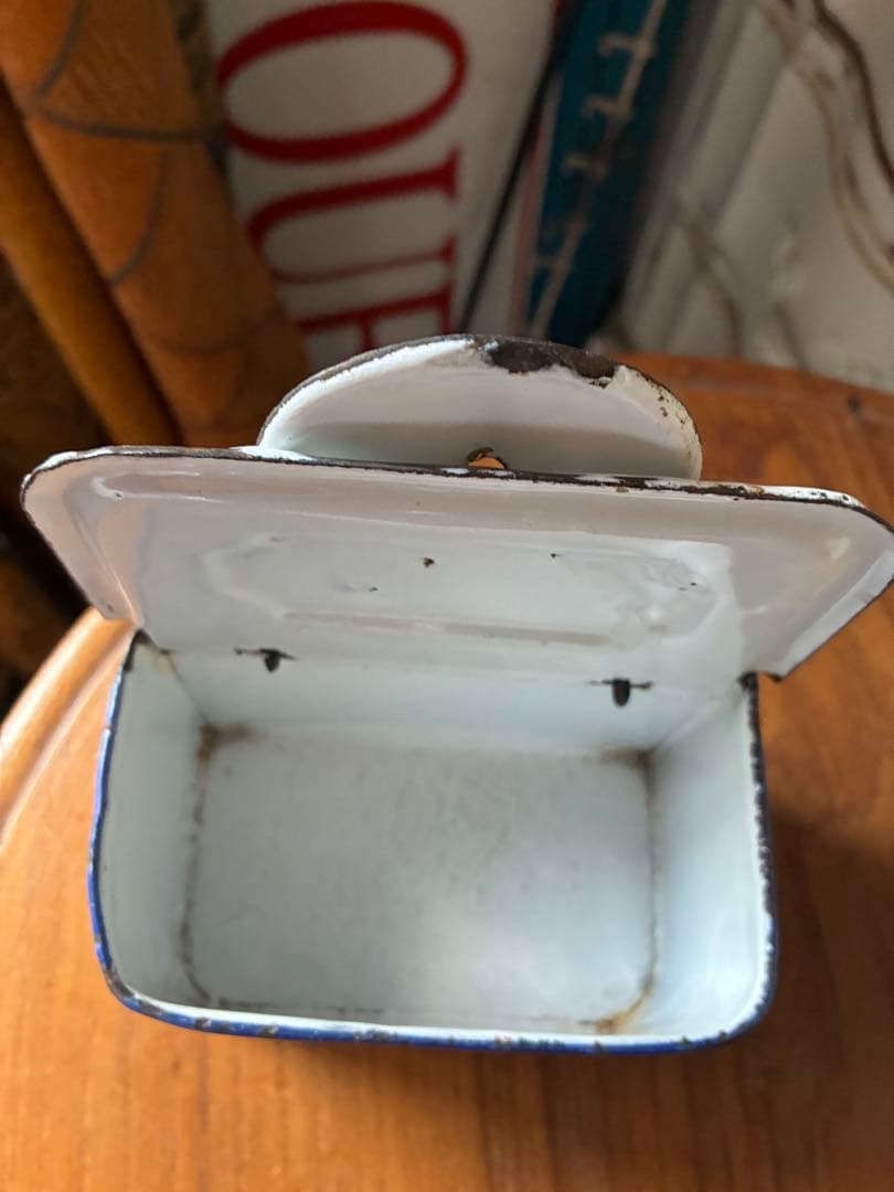 フランス　アンティーク　ホーロー　アリュメット缶　マッチ入れ　ホワイト　黒文字