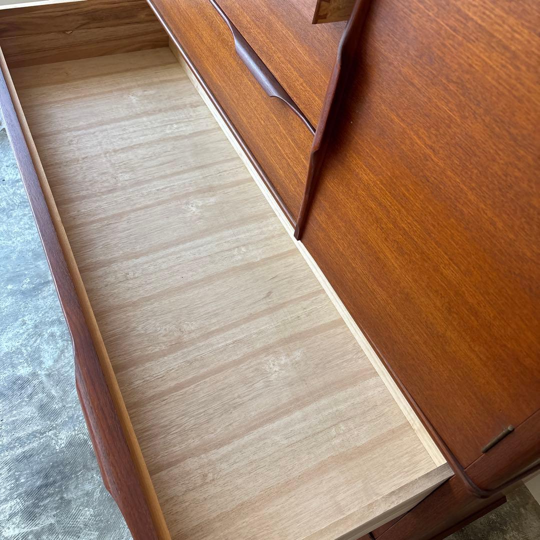 北欧デザインの整理箪笥　洋服ダンス　引き出し7杯　ドロワー　箪笥　天然木