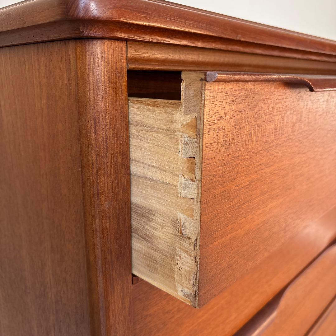 北欧デザインの整理箪笥　洋服ダンス　引き出し7杯　ドロワー　箪笥　天然木