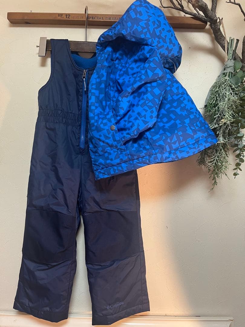 超美品　コロンビア　スキーウェア　キッズ　3T 幾何学柄