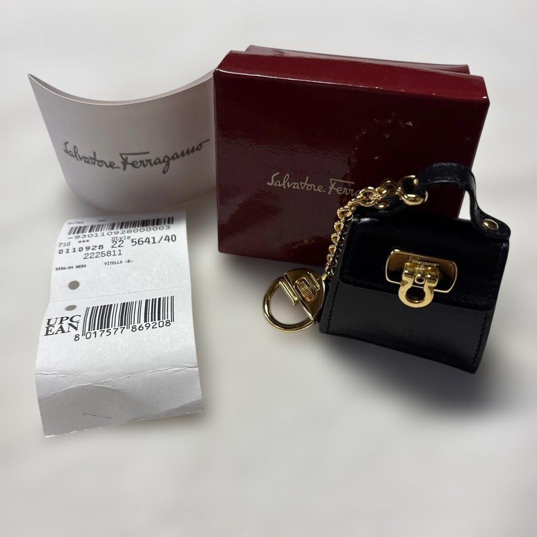 未使用　サルヴァートーレ フェラガモ ガンチーニ　ミニバック チャーム　レザー