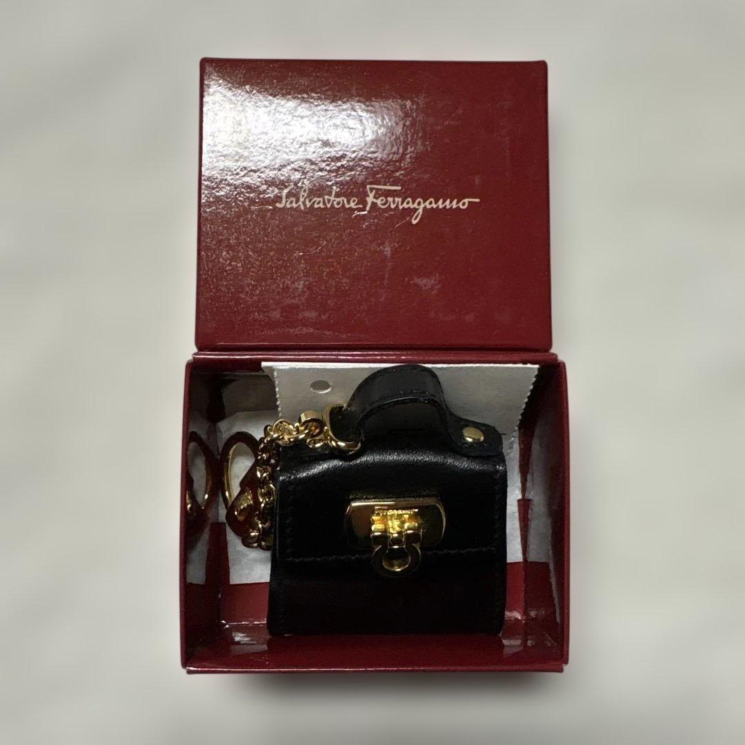 未使用　サルヴァートーレ フェラガモ ガンチーニ　ミニバック チャーム　レザー
