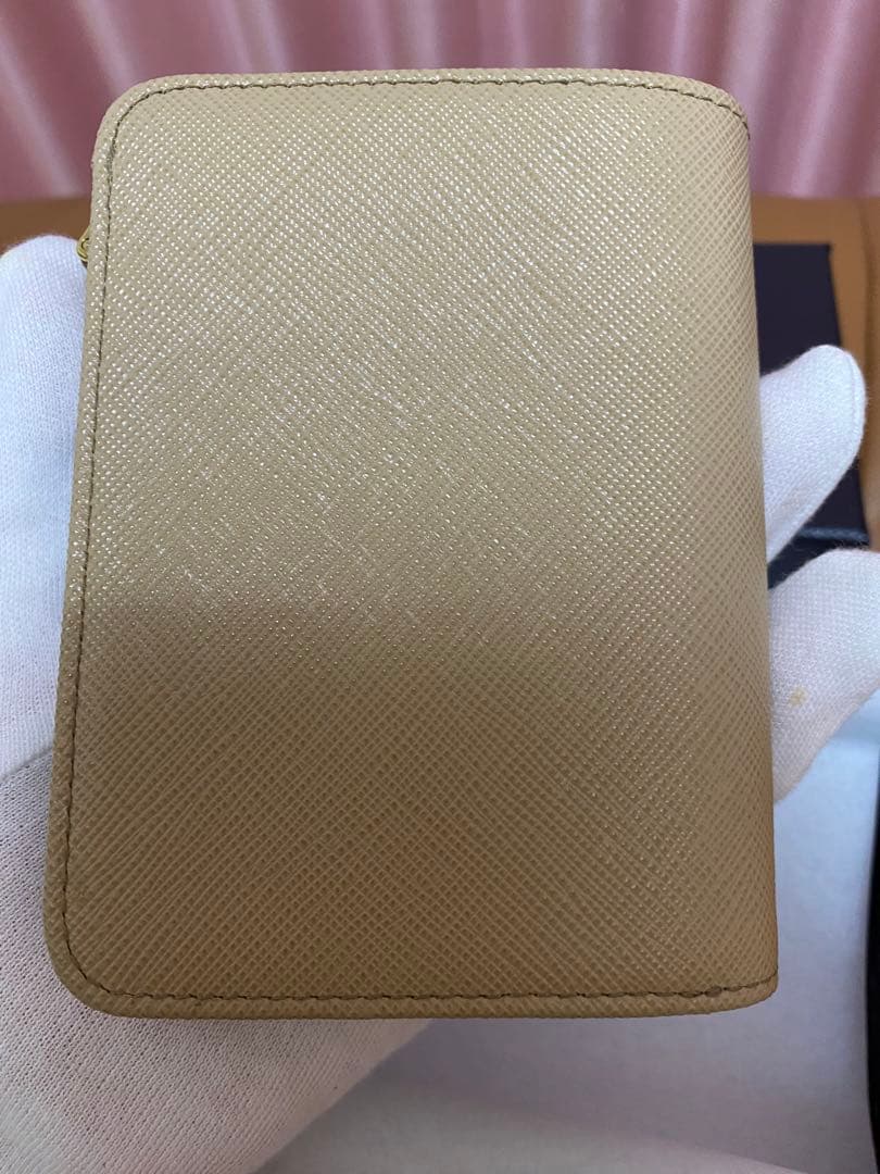 値下げ新品未使用品プラダ　サフィアーノタブ 財布
