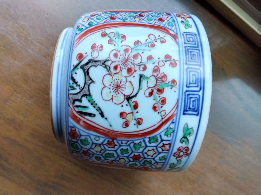 中国陶磁器。赤絵火入れ。三井男爵保有品