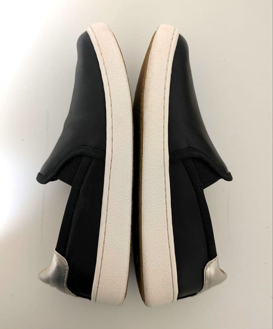 美品 UGG アグ【22.0】CAS キャス レザー スリッポン スニーカー 黒