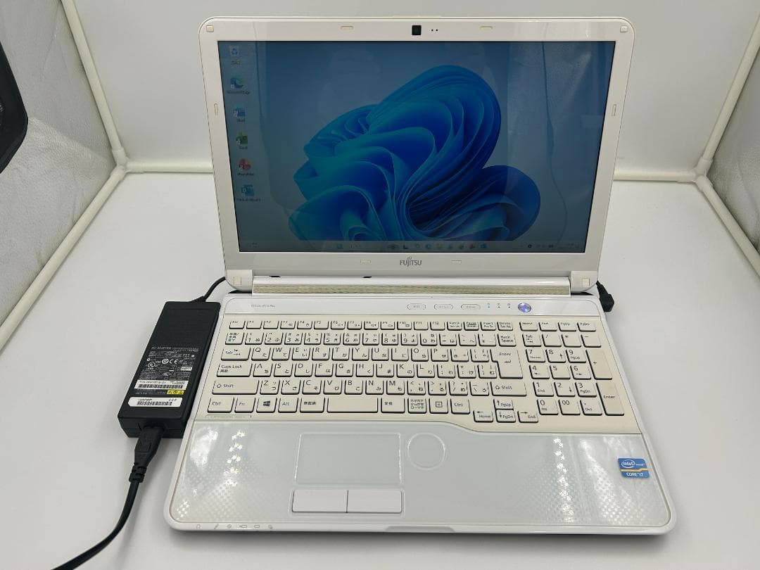 ノートパソコン windows11 オフィス付き core i7 AH56/HW