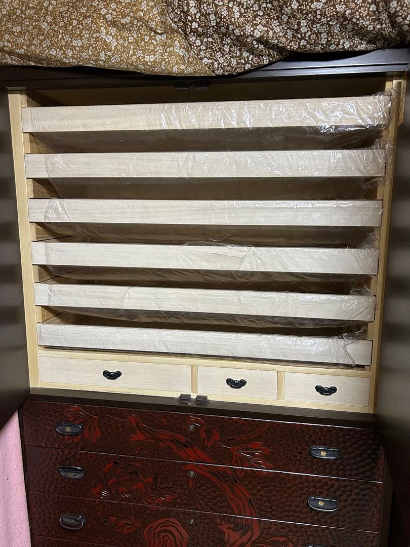 鎌倉彫　佐藤恵仙作　高級桐和箪笥4段引き出し 彫刻花模様