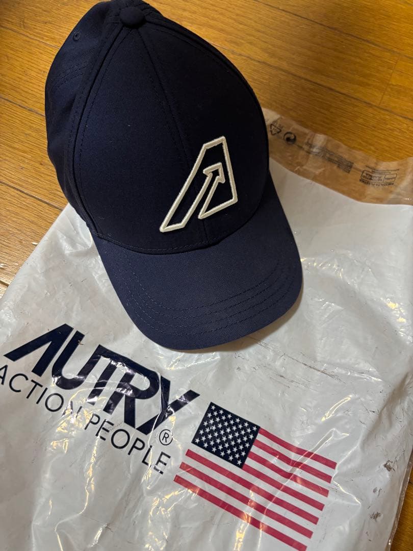AUTRY キャップ　ネイビー