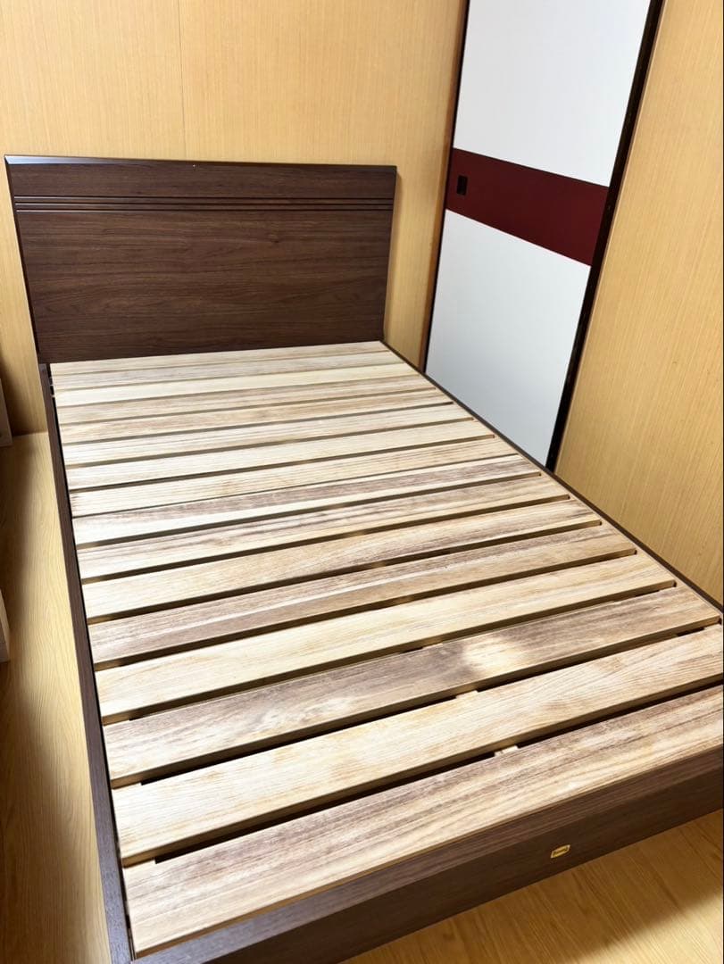 セミダブルベッドフレームとマットレスセット