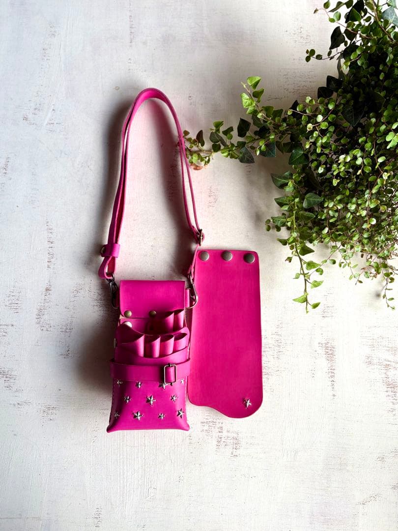 手染めマゼンダピンクの蓋付きコンパクトシザーケース