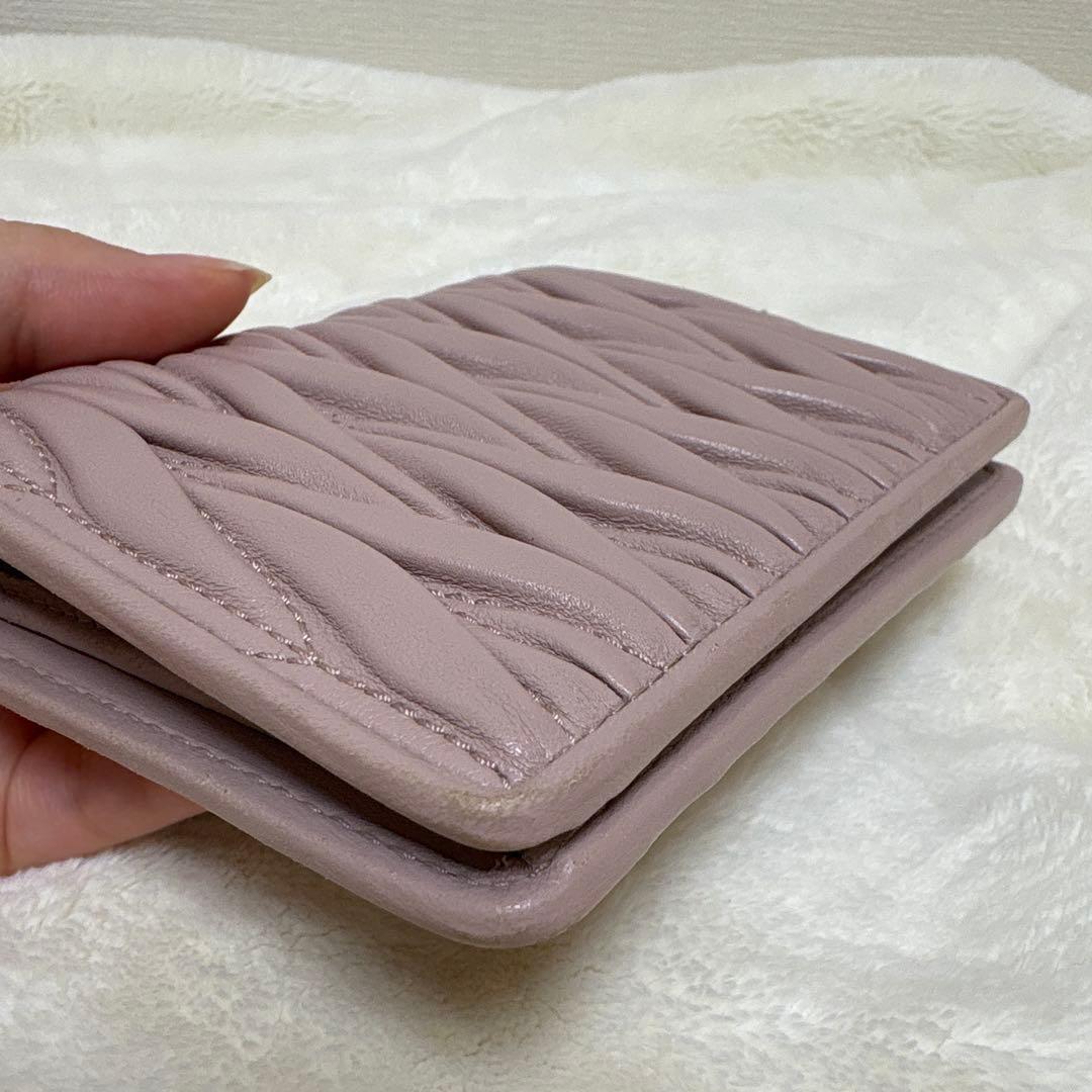 miumiu マテラッセ 二つ折り財布 コンパクト ピンクベージュ　付属品完備