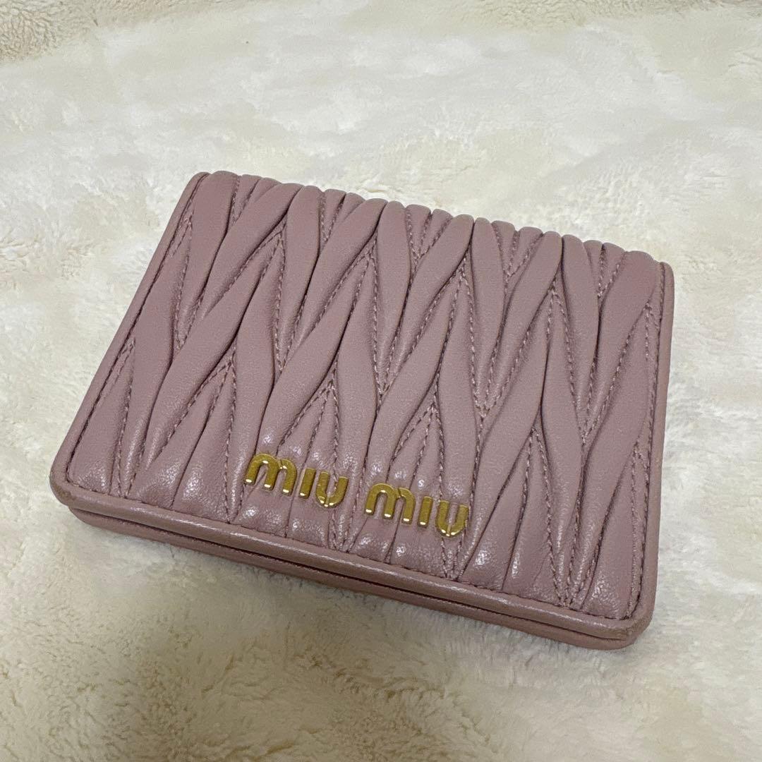 miumiu マテラッセ 二つ折り財布 コンパクト ピンクベージュ　付属品完備