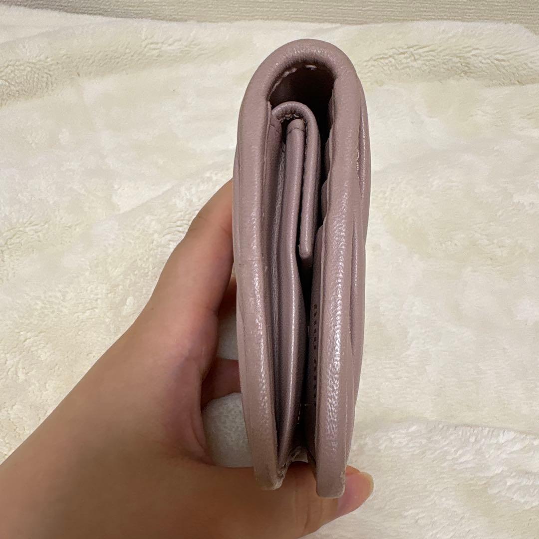 miumiu マテラッセ 二つ折り財布 コンパクト ピンクベージュ　付属品完備