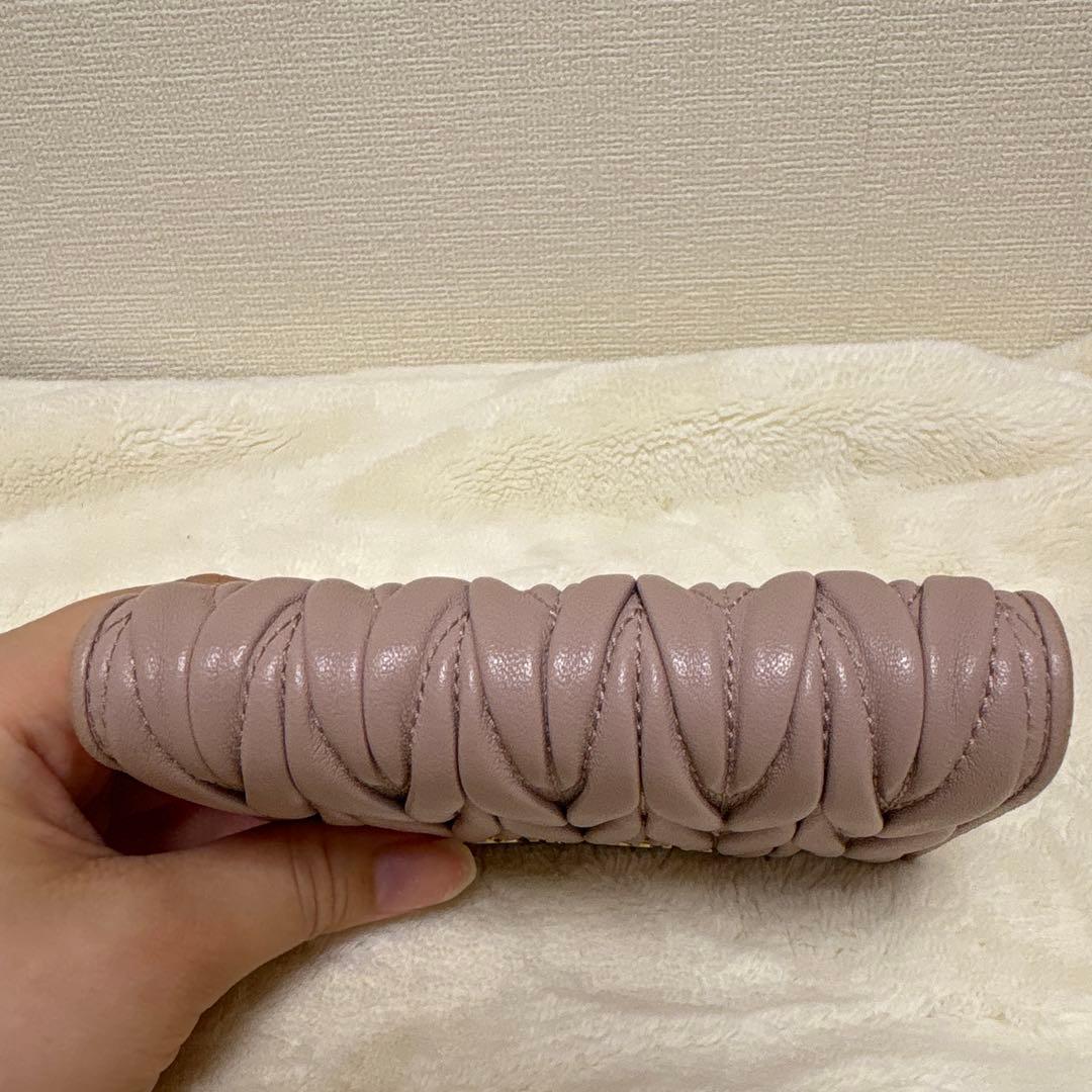 miumiu マテラッセ 二つ折り財布 コンパクト ピンクベージュ　付属品完備