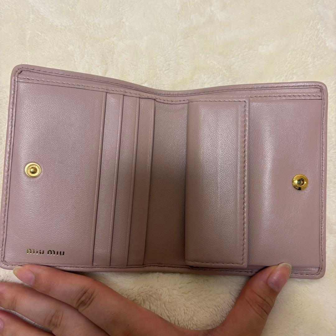 miumiu マテラッセ 二つ折り財布 コンパクト ピンクベージュ　付属品完備