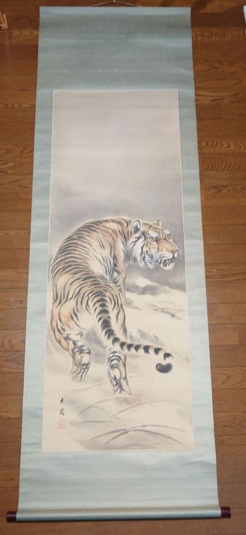 古美術　掛軸　(大巖の虎)　箱付き