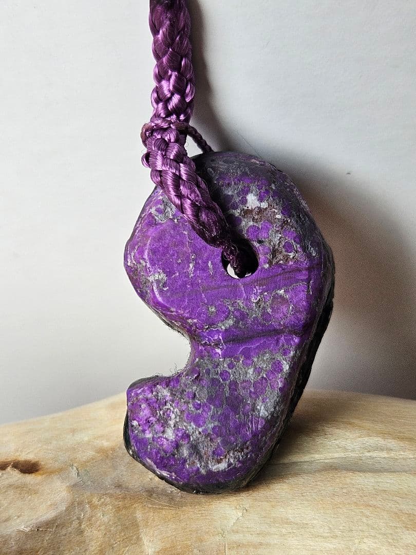 紫スギライト勾玉•原石