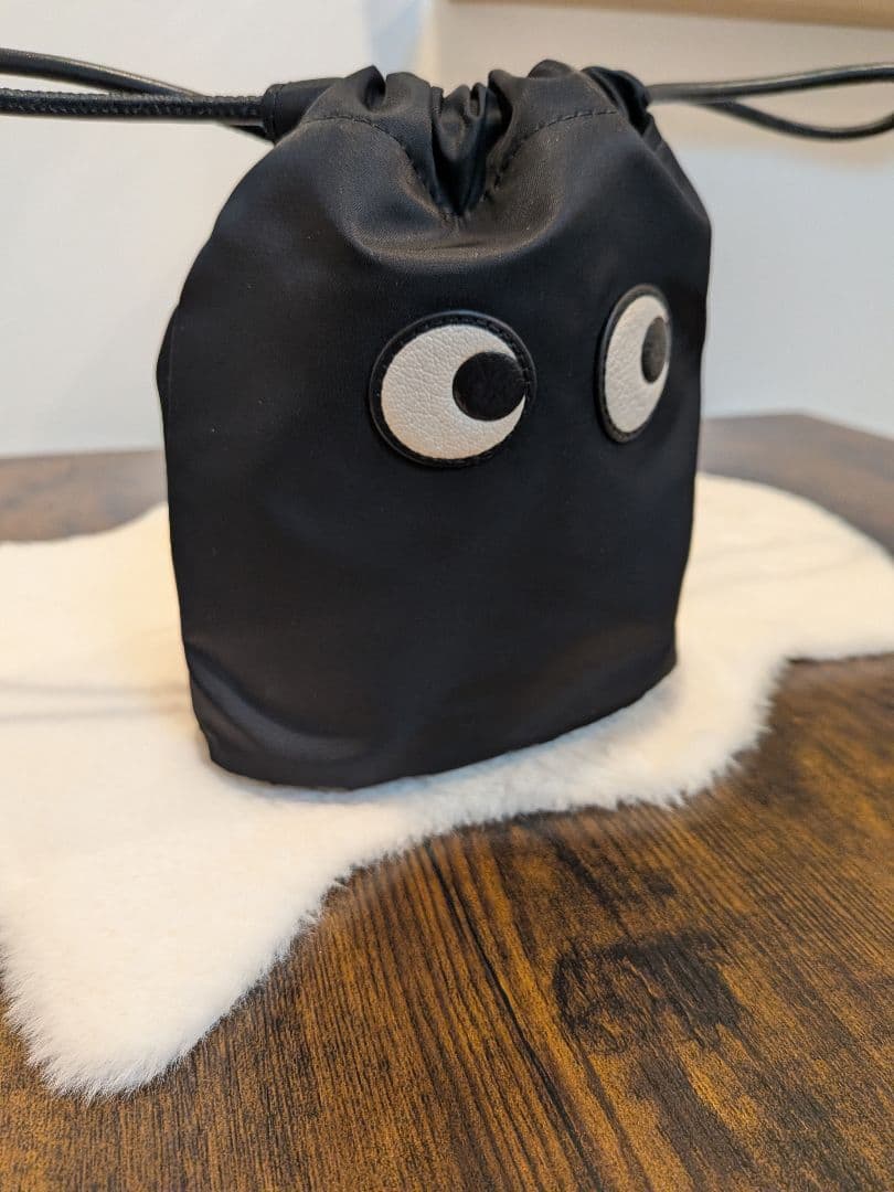 アニヤハインドマーチ EYES ナイロン 巾着ポーチ 黒 美品