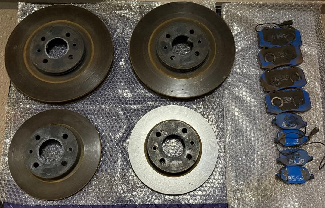 アバルト595 ブレーキローター&ASSO 低ダスト　ストリートパッド