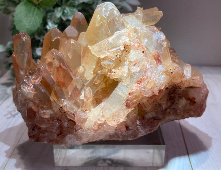 蜜柑の水晶 ✨タンジェリンクォーツ　ラフストーン　原石　クラスター　台座付き