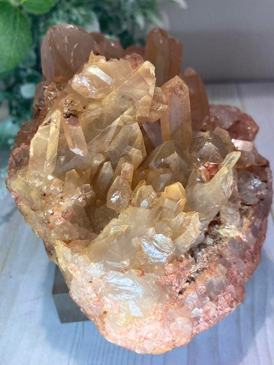 蜜柑の水晶 ✨タンジェリンクォーツ　ラフストーン　原石　クラスター　台座付き