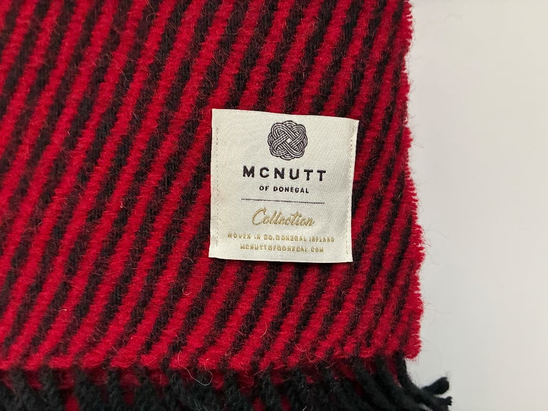 McNutt 100%メリノウール・スロー毛布　アイルランド製　赤黒縞