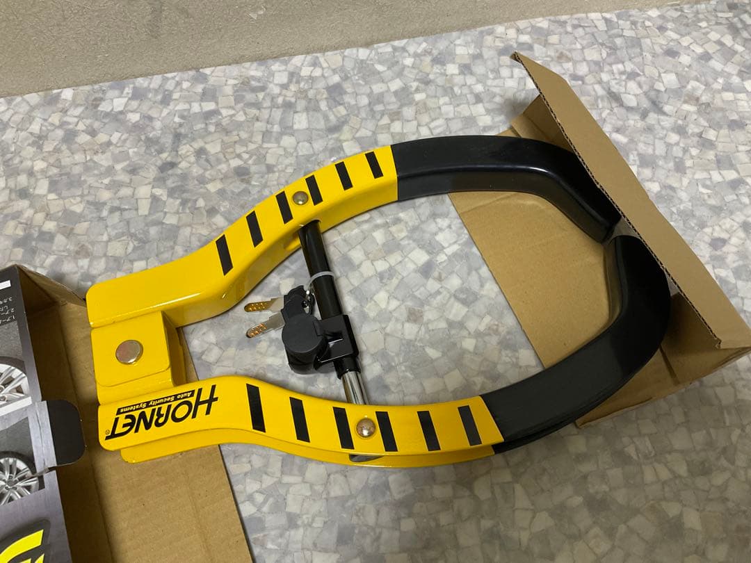新品未使用品HORNET タイヤロック 鍵付き 防犯ステッカー付き