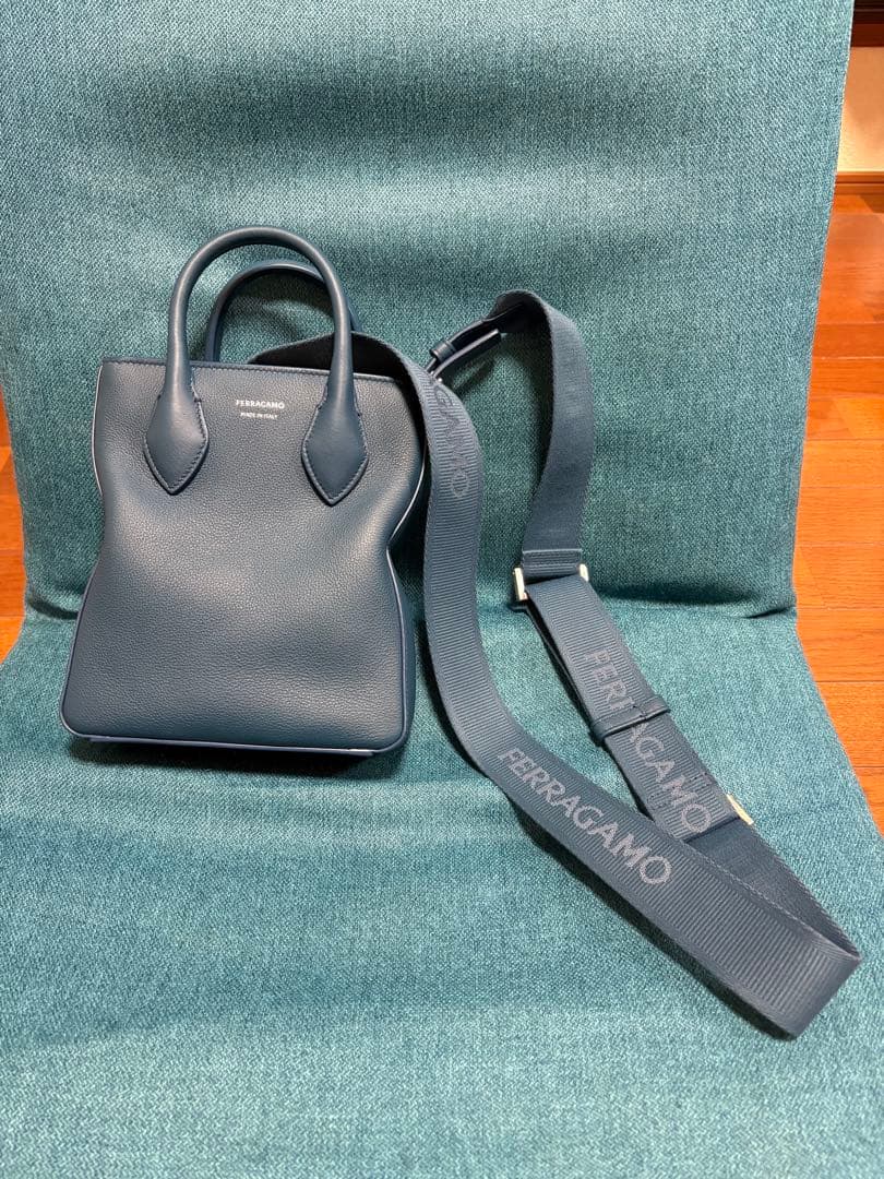 FERRAGAMO ミニトートバッグ ブルー