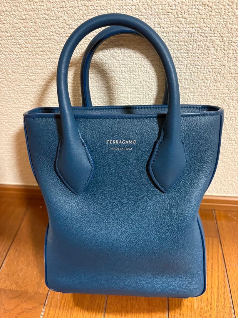 FERRAGAMO ミニトートバッグ ブルー