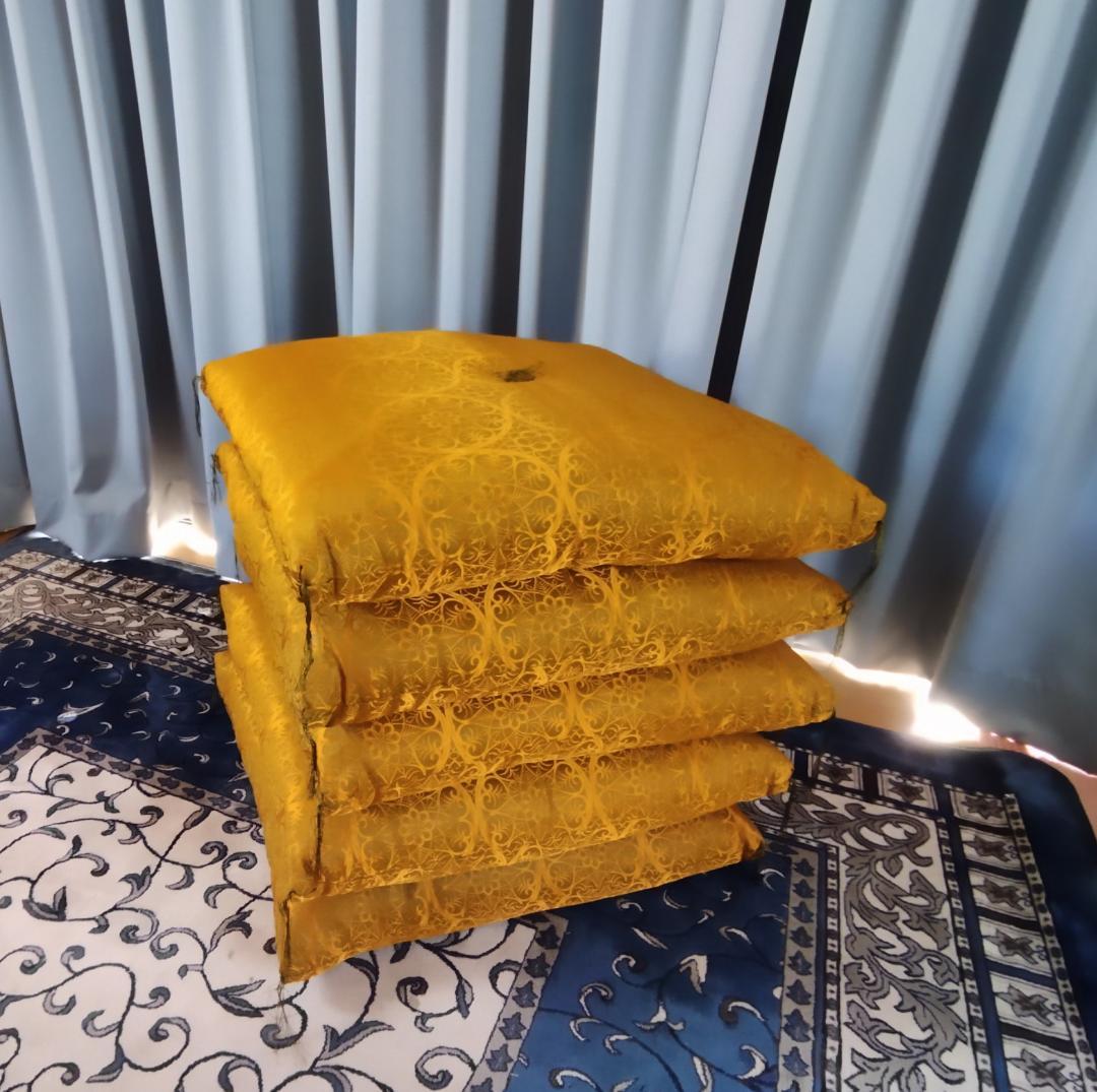 高級感があるゴールド 花柄 座布団５枚