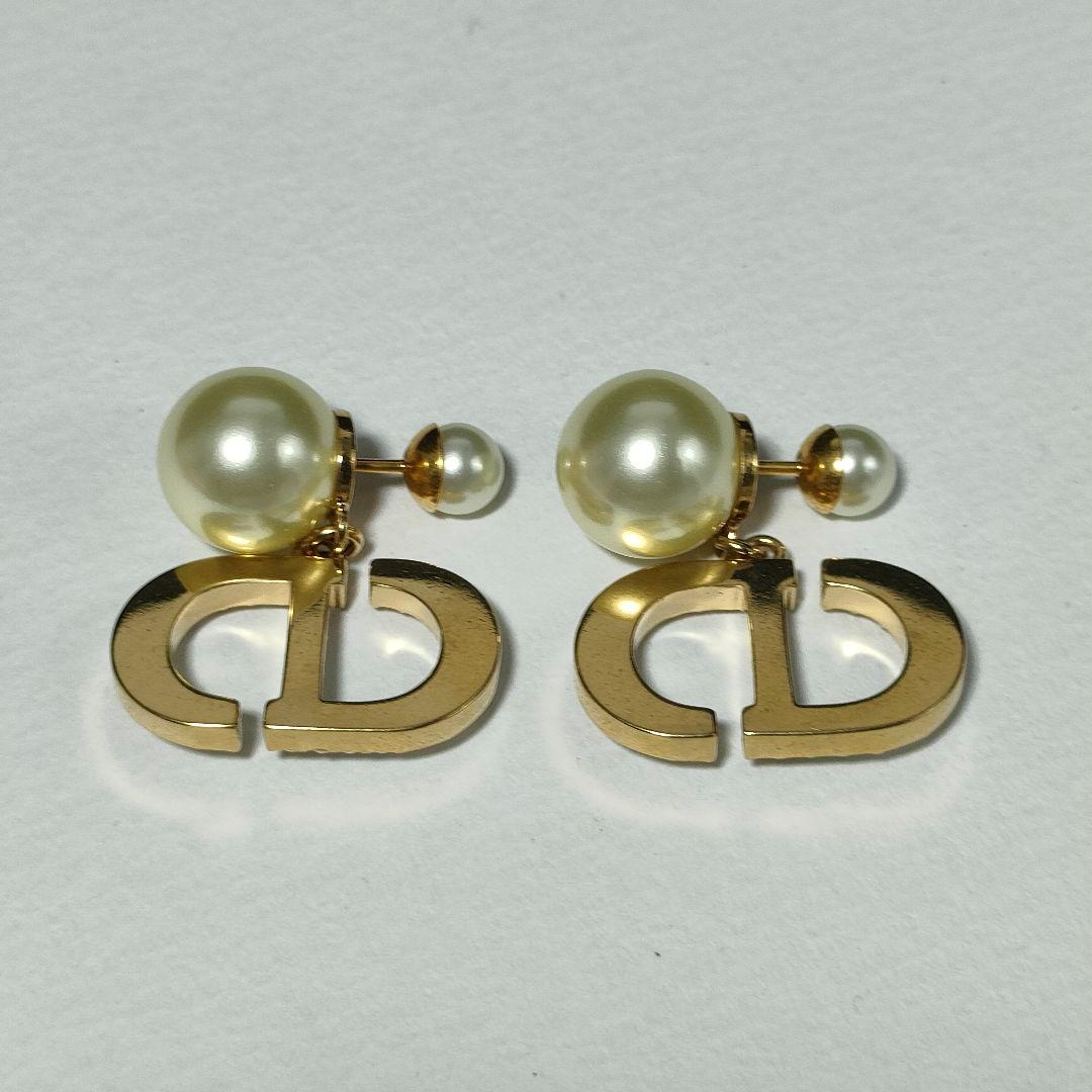 【新品未使用】Dior ディオール パールピアス CDロゴ ゴールド 箱汚れあり
