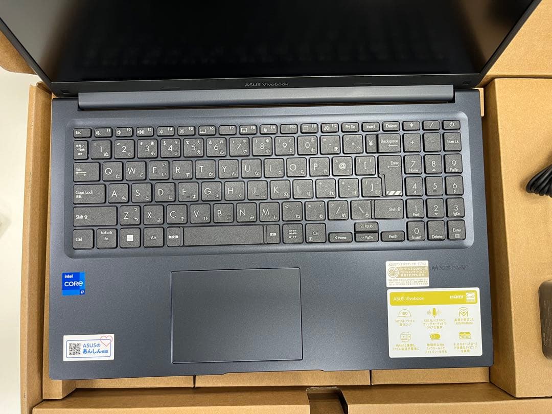 ASUS Vivobook 15.6インチi7, 16GB 1TB SSD