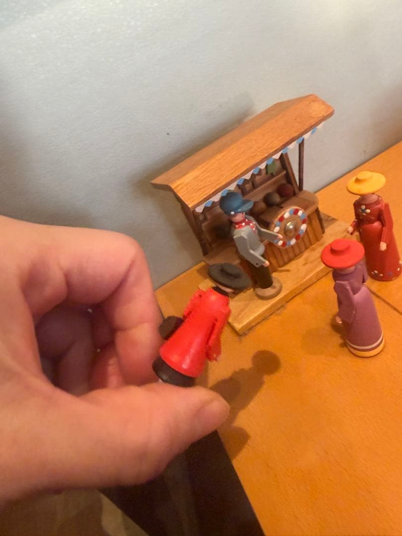 ヴェルナーグレイザー工房　ドイツ　木製　マルシェ　人形　ザイフェン
