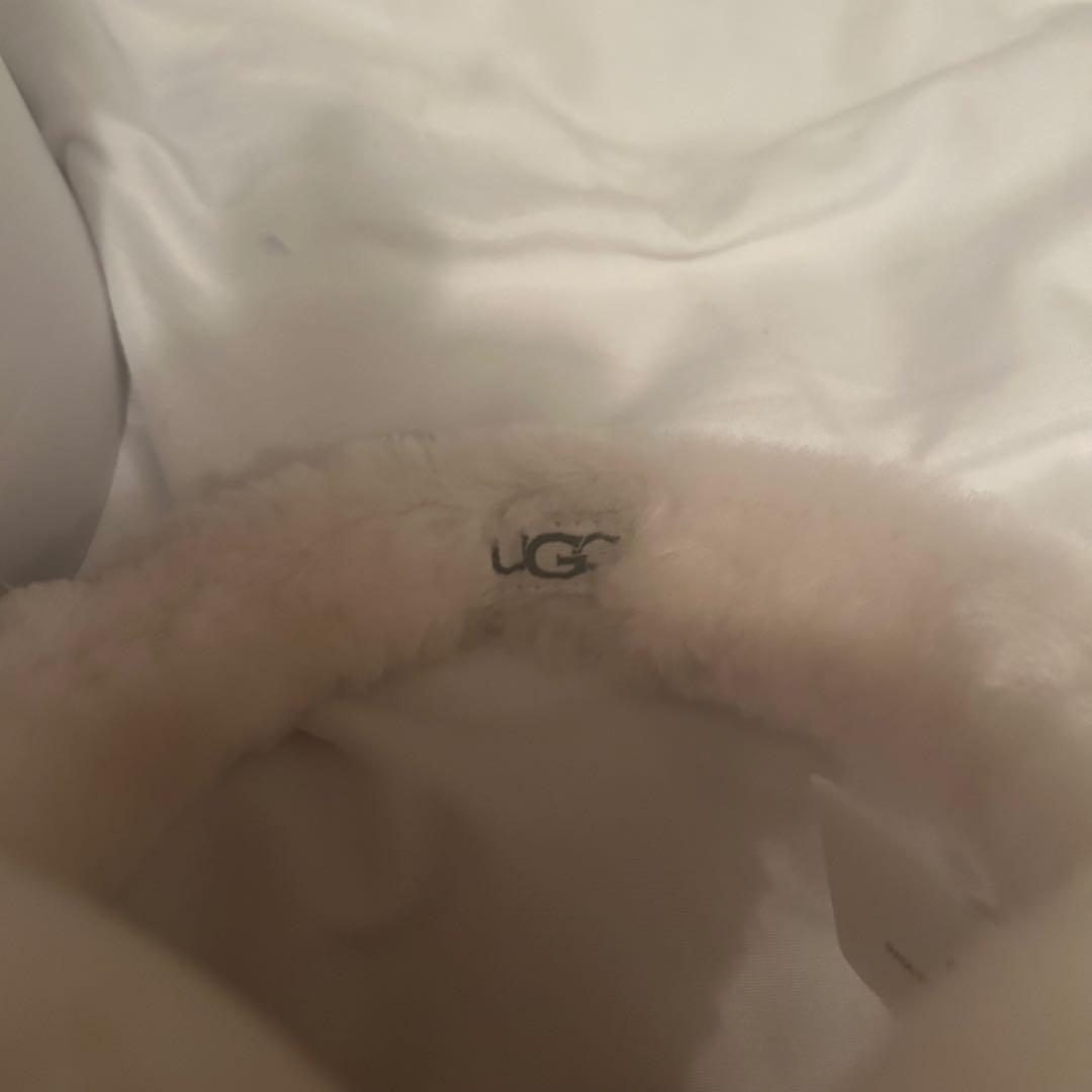 UGG ベージュファーイヤーマフ 箱付き
